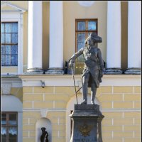 Памятник Павлу на площади перед Павловским дворцом :: Стальбаум Юрий 