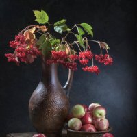 Калина с яблоками :: Татьяна Попова