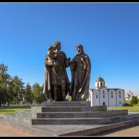 Памятник князю Александру Невскому с женой, витебской княжной Александрой, и сыномВасилием. :: Любовь Зинченко 