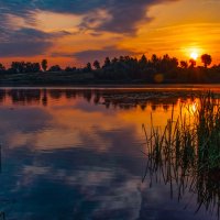 Восход на озере :: Sergei Vikulov