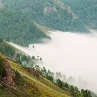 Торгашинский хребет с туманом... :: Сергей Герасимов