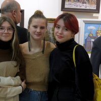Ученики художника на выставке Антошина В. :: Евгений 