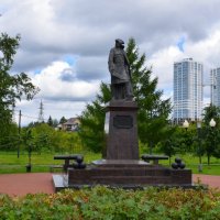 Памятник основателю города :: Александр Рыжов