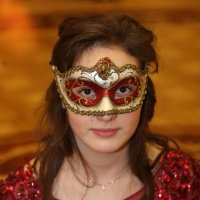 Девушка в маске на карнавале. :: Александр Дмитриев