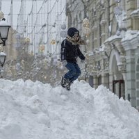 Зимние забавы городских детей(4) :: Александр Степовой 