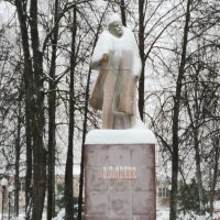 Памятник В.И. Ленину в Семёнове. :: Ольга Довженко