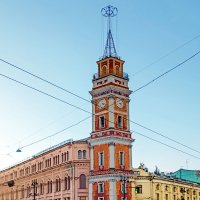 Башня Городской  думы на Невском в новогоднем убранстве :: Стальбаум Юрий 
