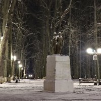 Три грации. Шуя, городской парк, 19 век. :: Сергей Пиголкин