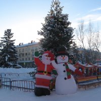 Новогодние украшения на Центральной площади в Тольятти :: Нина Колгатина 