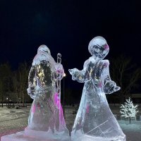Ледяные скульптуры у елки Степногорск :: Нина Колгатина 