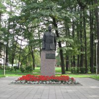 Памятник В.Загорскому. :: Николай Николаевич 