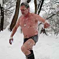 Лесник Петров три раза видел снежного человека, но пить так и не бросил..)) :: Андрей Заломленков (настоящий) 