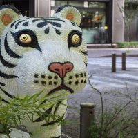 Скульптуры бизнес-кварталa  Marunouchi Токио Япония :: wea *