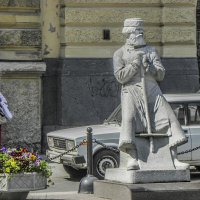 Памятник петербургскому дворнику :: Стальбаум Юрий 