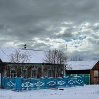 Зимний день в деревне... :: Алексей Мезенцев