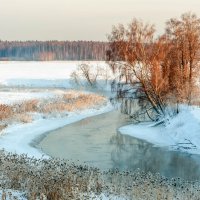 На излучине февральской реки :: Валерий Иванович