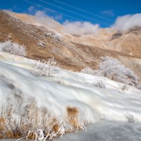 Замерзший Нарзанный Источник на Крестовом перевале. Грузия. :: Дина Евсеева