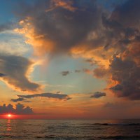 Хороводят облака на закате :: Августина 