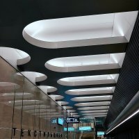 Особенность дизайна — двухуровневый потолок из алюминиевых панелей . :: Татьяна Помогалова
