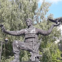 Памятник воинам-интернационалистам в Ревде. :: Иван Обожин