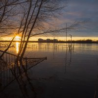 Весенний закат на Волге. :: Виктор Евстратов