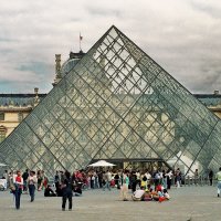 Пирамида Лувра. :: Николай Рубцов