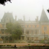 Массандровский Дворец в весеннем тумане :: Ольга 