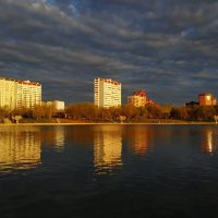 Настоящий апрель в городе :: Андрей Лукьянов
