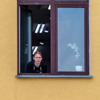 Девушка в окне. :: Анатолий. Chesnavik.