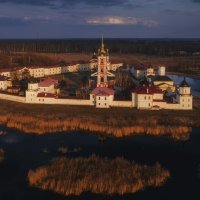 Варницкий монастырь в закатном золоте ч2 :: Дмитрий Шишкин
