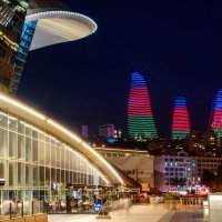 Пламенные башни в цветах национального флага Азербайджана. Вид со стороны ТЦ Дениз. Баку :: Павел Сытилин