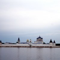 Слева по борту Макарьев монастырь :: Gal` ka