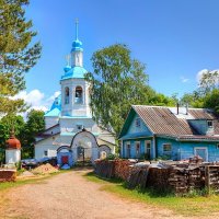 Домик возле храма :: Константин 