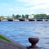 Вид на Ушаковский мост из парка Каменноостровского дворца. :: Валерий Новиков