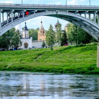 Свято-успенский мужской монастырь  через мост :: Георгий А