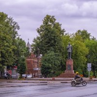 Ковров. Памятник Дегтяреву :: Сергей Цветков
