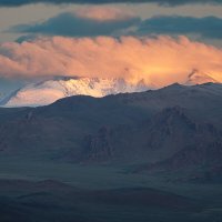 Рассвет в западной Монголии :: Galina 