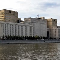 Министерство обороны на Фрунзенской набережной. :: Татьяна Помогалова