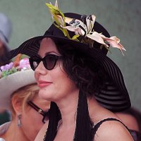 дама в шляпе с цветами. :: golkiper61 