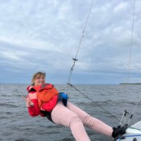 Полюшка учится управлять яхтой :: Нина Колгатина 