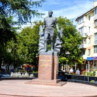 Памятник Амет Хан   Султану  в Симферополе :: Валентин Семчишин