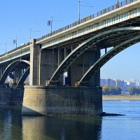 Октябрьский мост :: Татьяна Лютаева