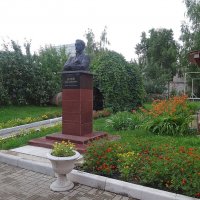 Памятник И.Бунину в Ефремове :: Лидия Бусурина