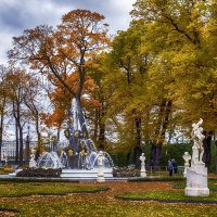 Осень гуляет по Летнему саду :: Евгений 