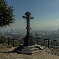 Поклонный крест  рядом с часовней Параскевы Пятницы :: Владимир Кириченко