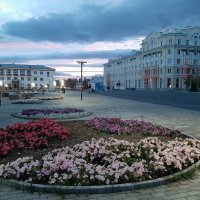 Городская площадь вечером :: Алевтина 