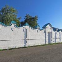 Стены  Спасо-Преображенского мужского монастыря :: ИРЭН@ .
