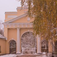 Парадные ворота монастыря :: Сергей Кочнев