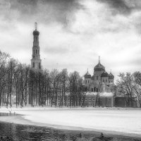 Николо-Угрешский монастырь. На берегу пруда. :: Екатерина Рябинина