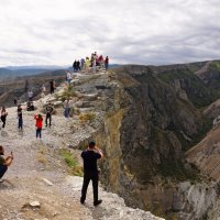 Фотаемся ВСЕ-скала над Сулакским каньоном :: Наталия Григорьева